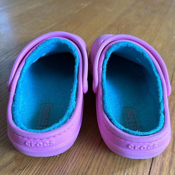 Girl’s pink crocs - Picture 3 of 4